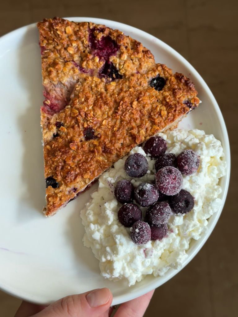 Baked Oatmeal with Cottage Cheese and Berries