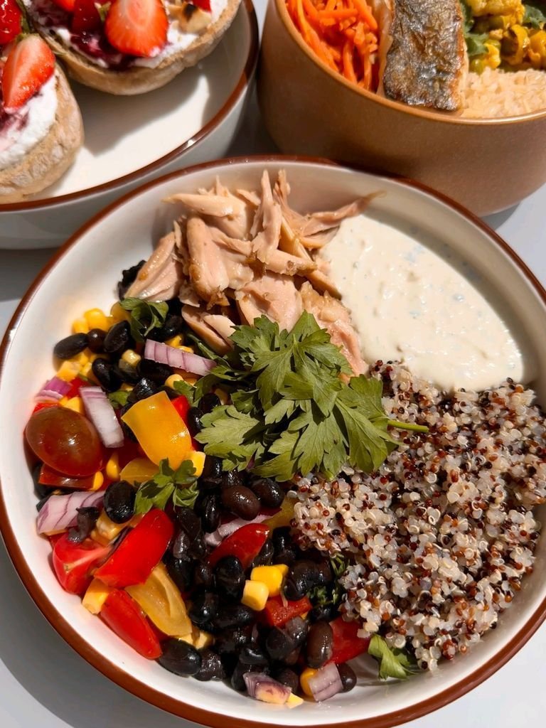 Quinoa Bowl with Chicken, Salad & Spiced Yogurt Sauce