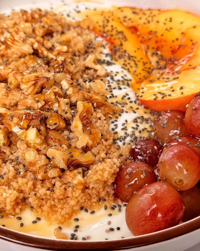 Yogurt with couscous & nuts