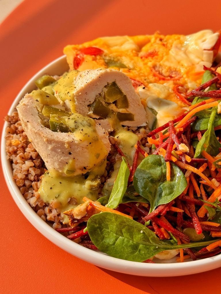 Buckwheat with chicken, frittata and beetroot salad