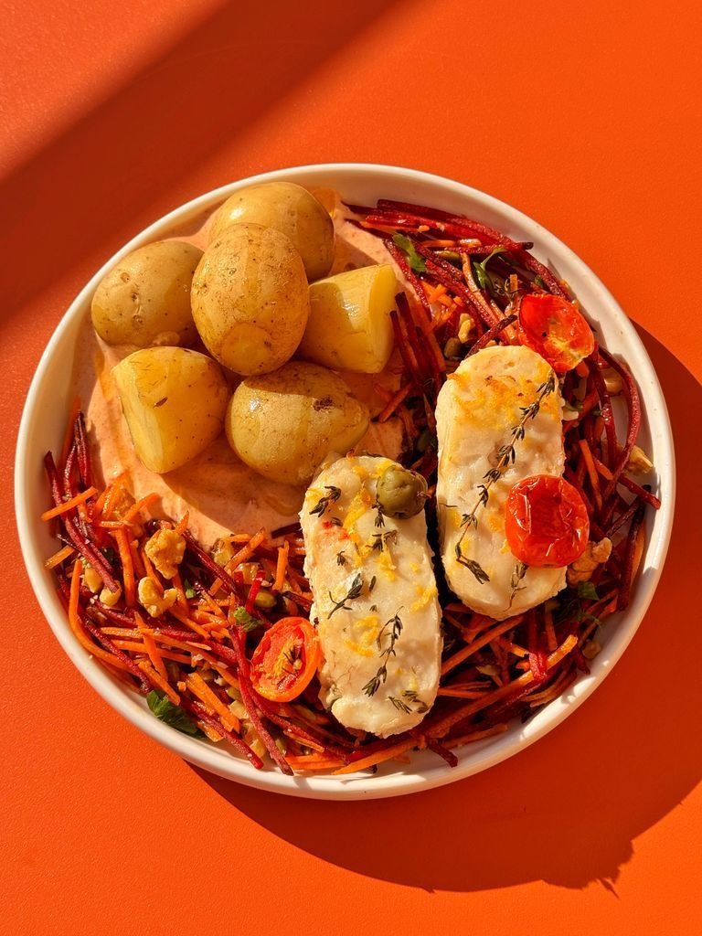 Fish with potatoes and beetroot salad