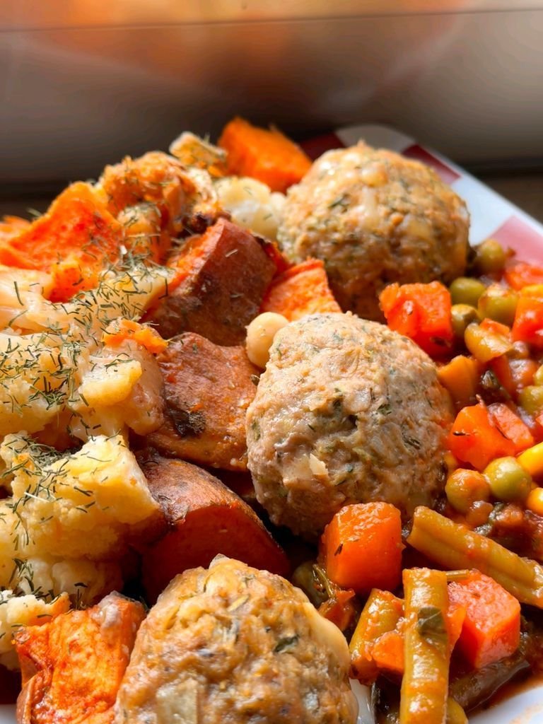 Sweet potato with tomato sauce and meatballs