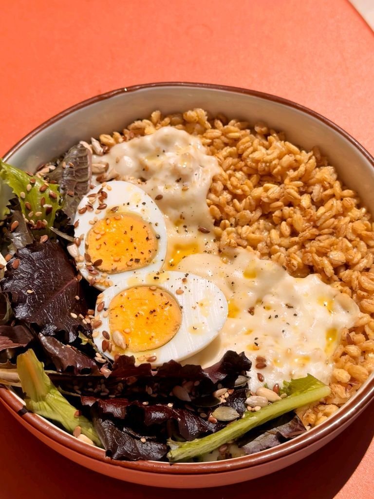 Cheesy porridge with egg