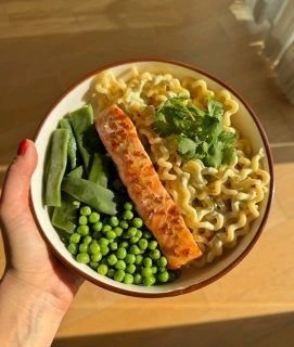 Pasta with salmon, beans and peas