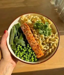 Pasta with salmon, beans and peas