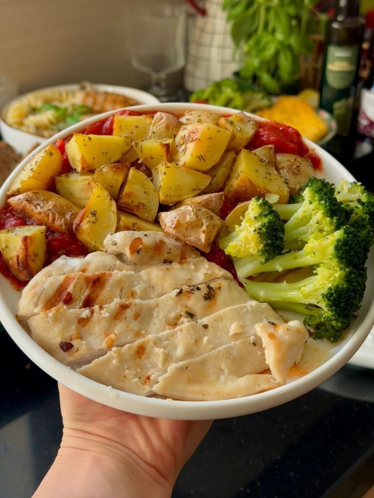 Картопля з куркою і броколі
