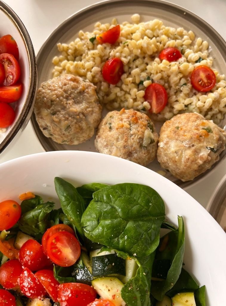 Meatballs with creamy bulgur
